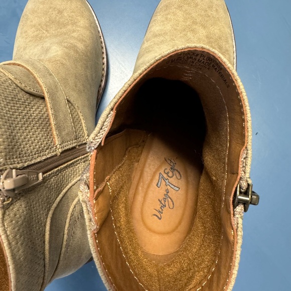 Elegant Beige Ankle Boots with Buckle - Picture 2 of 4